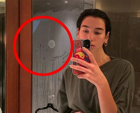 dua lipa shower selfie|Dua Lipas Bathroom: Fans Think They Spotted NSFW。